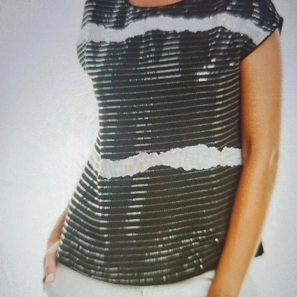 VINCE CAMUTO TOP - Picture 4 of 5